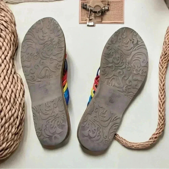 021 Clarks | EUC Rainbow-color Red Yellow Blue Twisted Straps Sandals (Size 6) - Picture 4 of 6